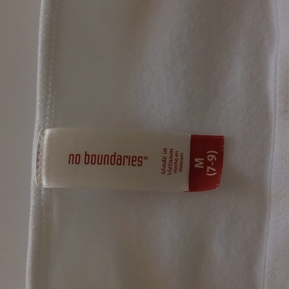 No Boundaries white spaghetti strap top. Size M. Built-in bra. - Picture 4 of 5